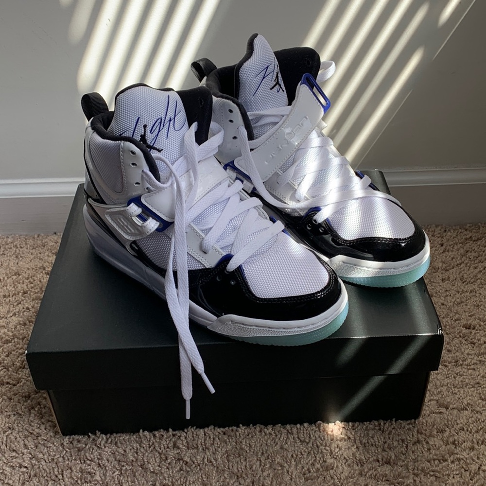 Jordan Women's Sneakers in Black, White, and Blue